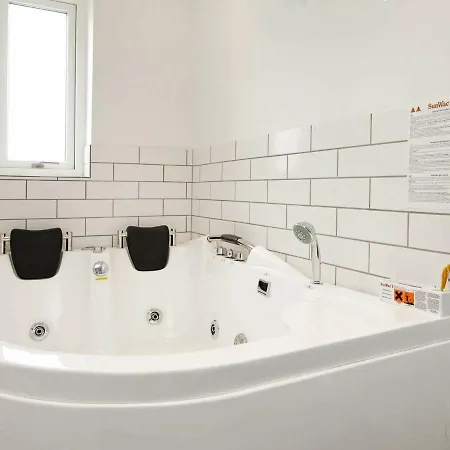 8 Person In R M Rømø Kirkeby